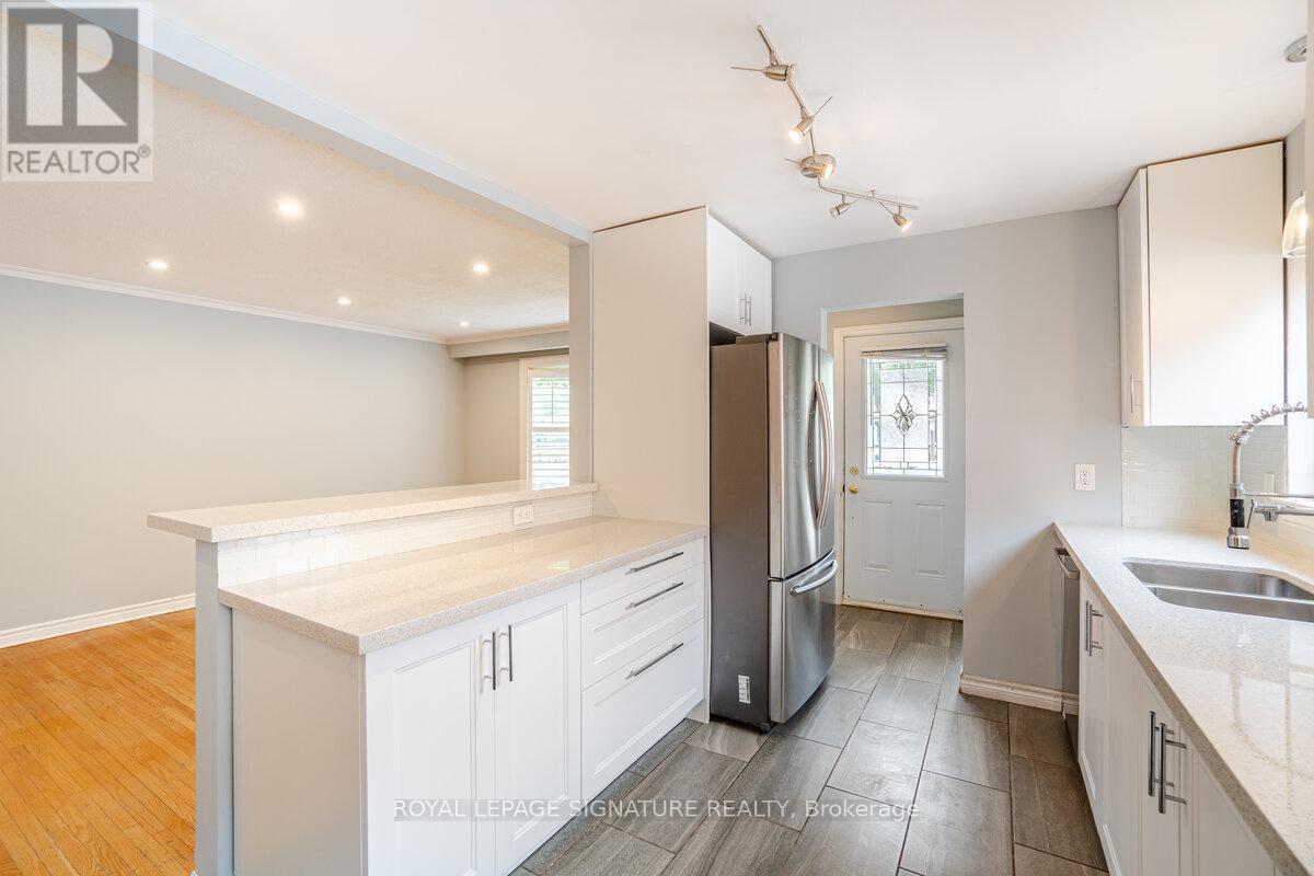 1 - 591 Turner Drive, Burlington, Ontario  L7L 2W8 - Photo 15 - W12818374