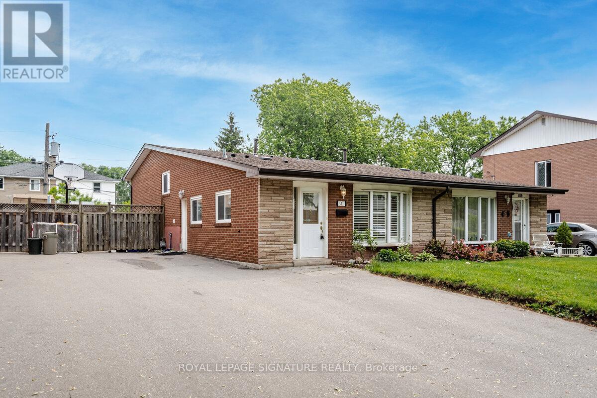 1 - 591 Turner Drive, Burlington, Ontario  L7L 2W8 - Photo 3 - W12818374