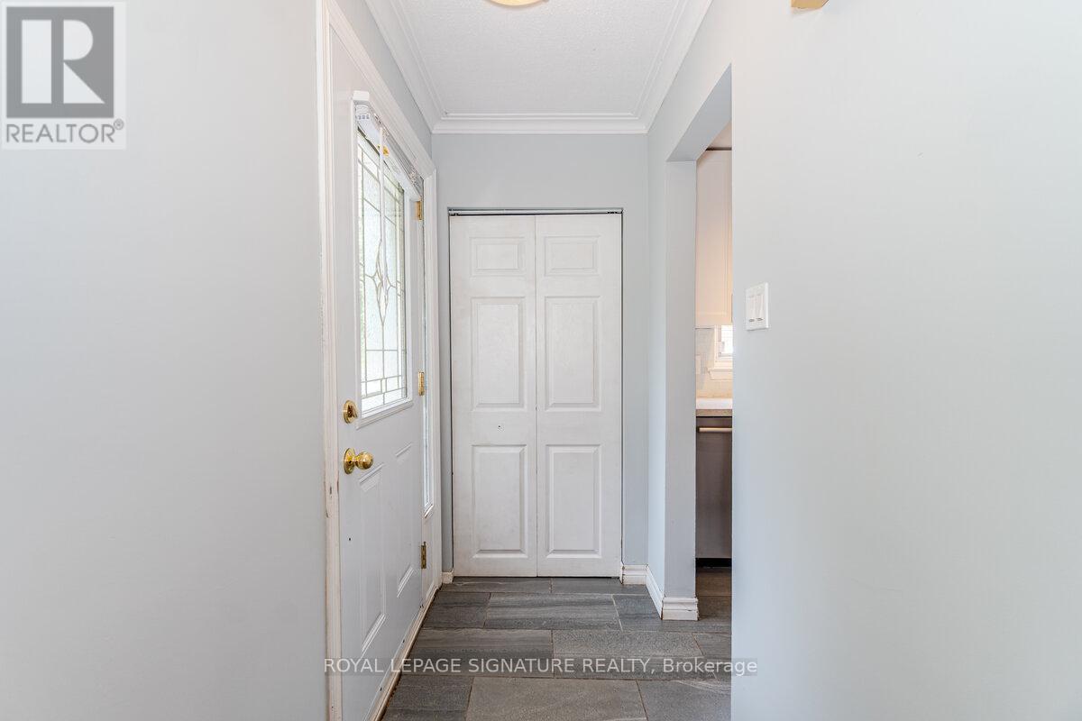 1 - 591 Turner Drive, Burlington, Ontario  L7L 2W8 - Photo 5 - W12818374