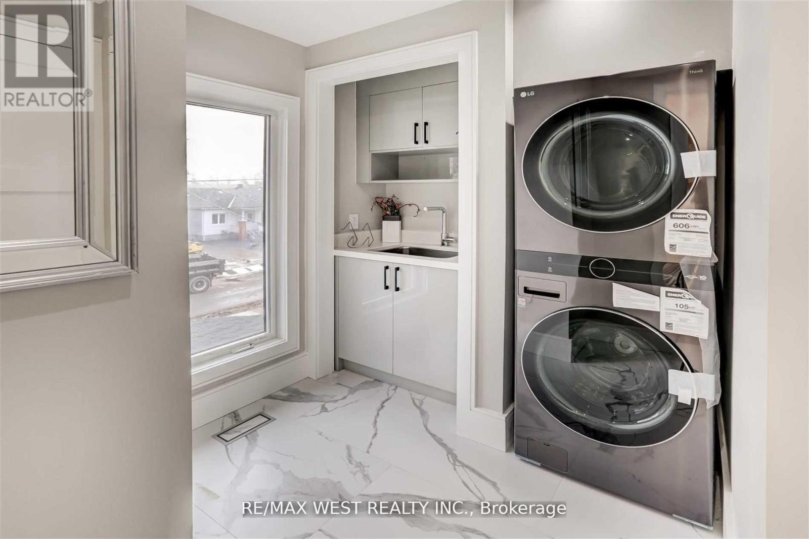 94 Lake Crescent, Toronto (Mimico), Ontario  M8V 1W1 - Photo 12 - W12818416