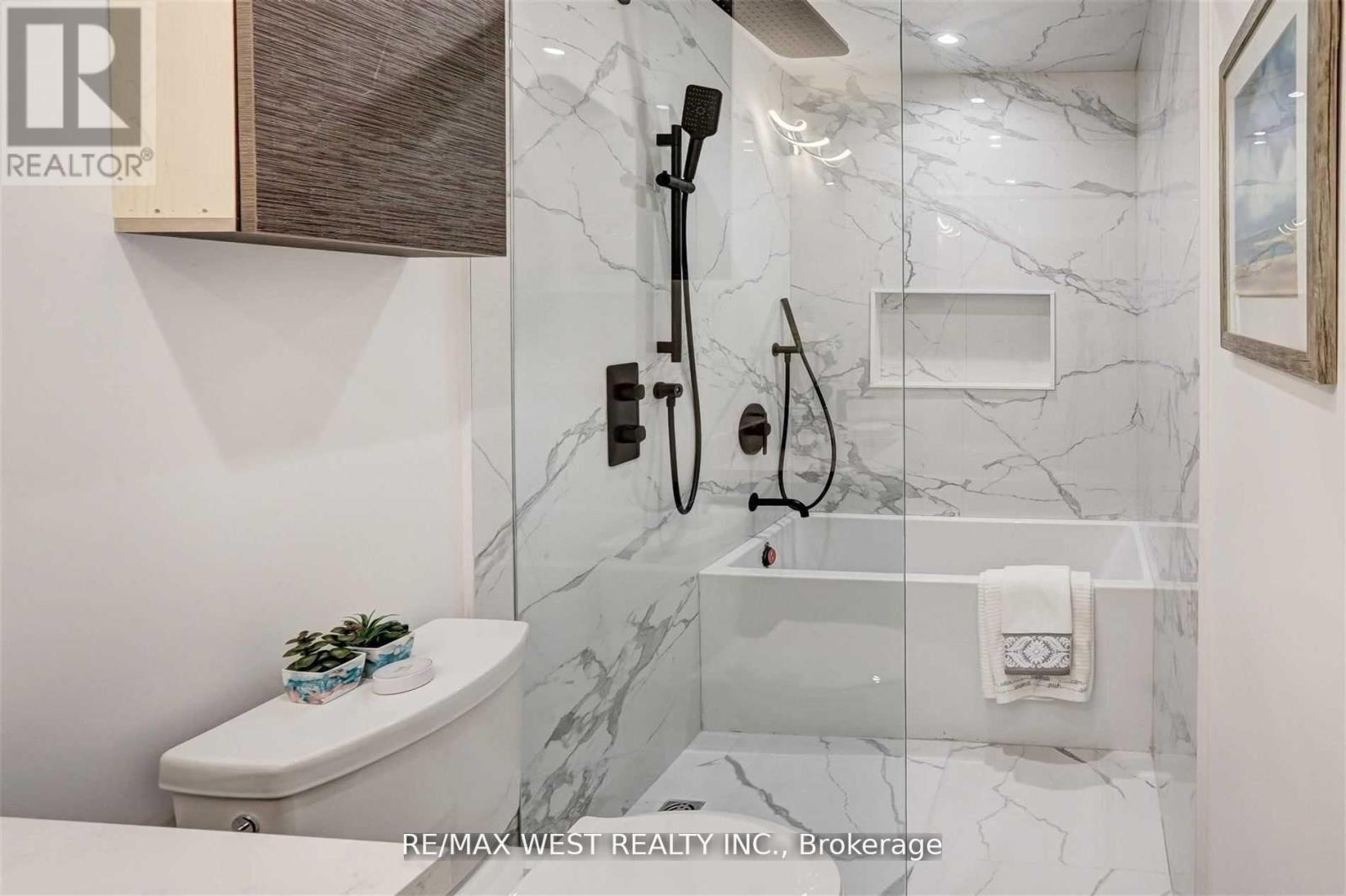 94 Lake Crescent, Toronto (Mimico), Ontario  M8V 1W1 - Photo 14 - W12818416