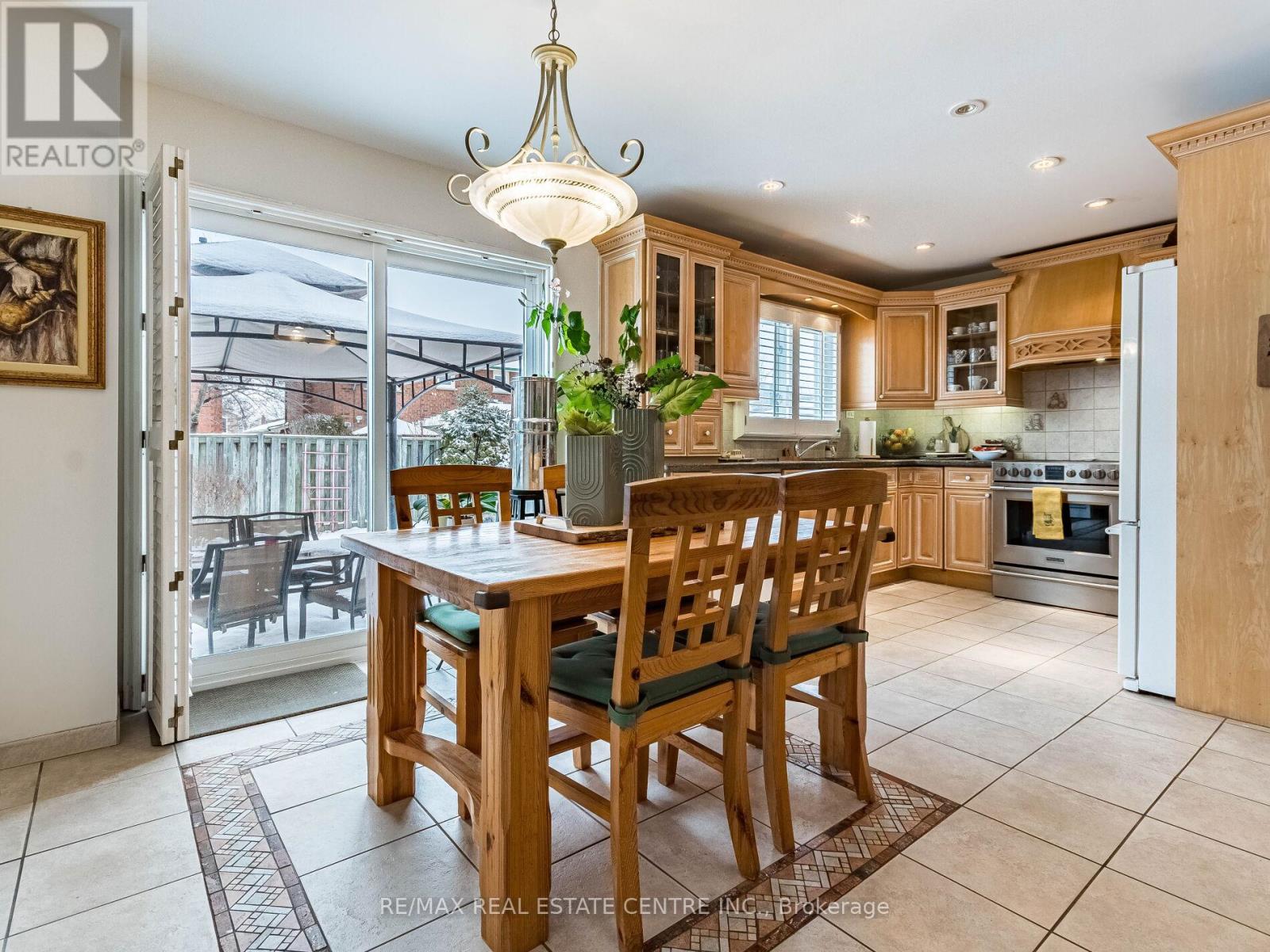 9 Turtlecreek Boulevard, Brampton, Ontario  L6W 3Y4 - Photo 11 - W12818444