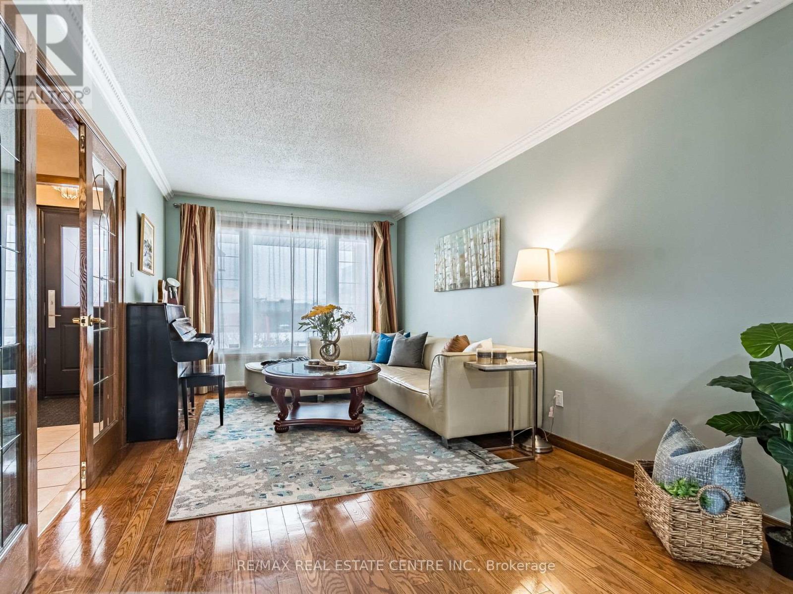 9 Turtlecreek Boulevard, Brampton, Ontario  L6W 3Y4 - Photo 7 - W12818444