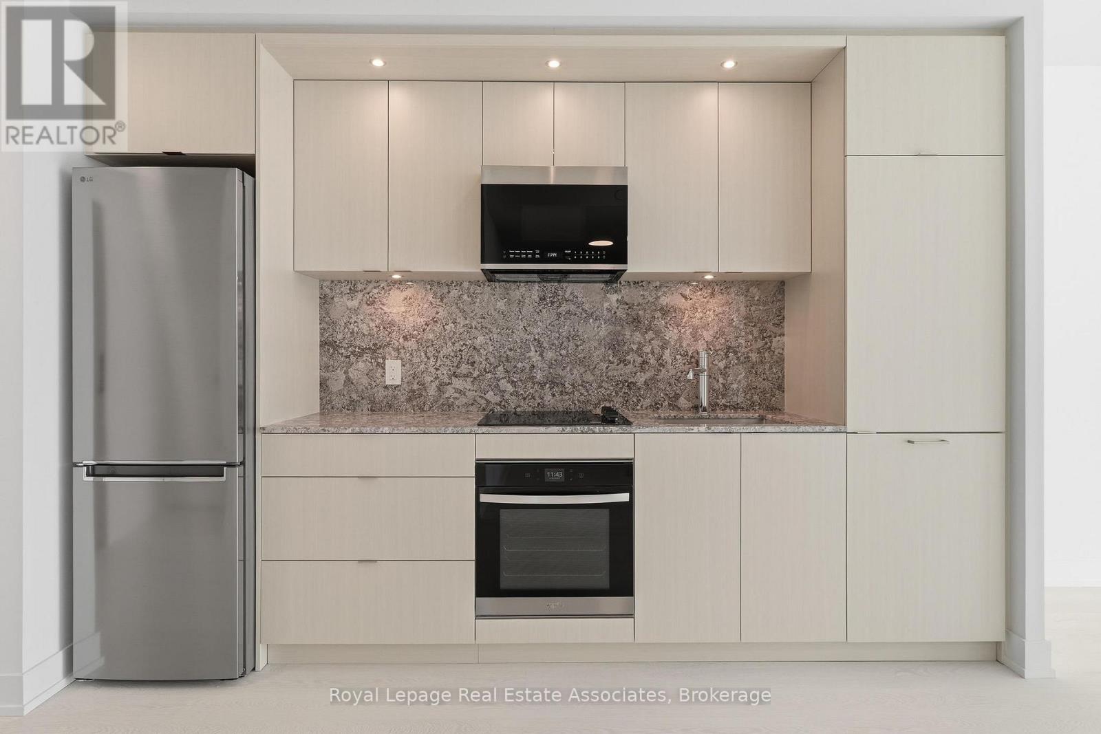 910 - 25 Cordova Avenue, Toronto (Islington-City Centre West), Ontario  M9A 0E5 - Photo 3 - W12818452