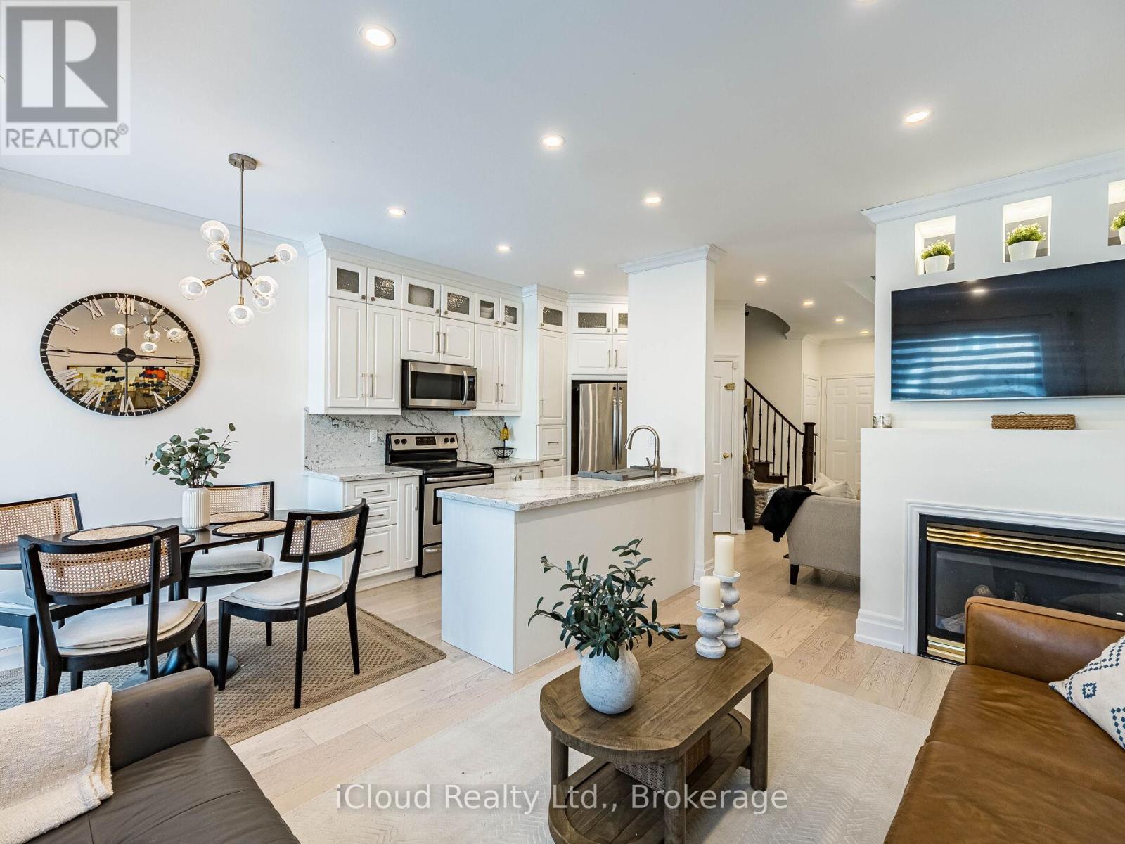 3390 Fountain Park Avenue, Mississauga, Ontario  L5M 7E3 - Photo 13 - W12818480