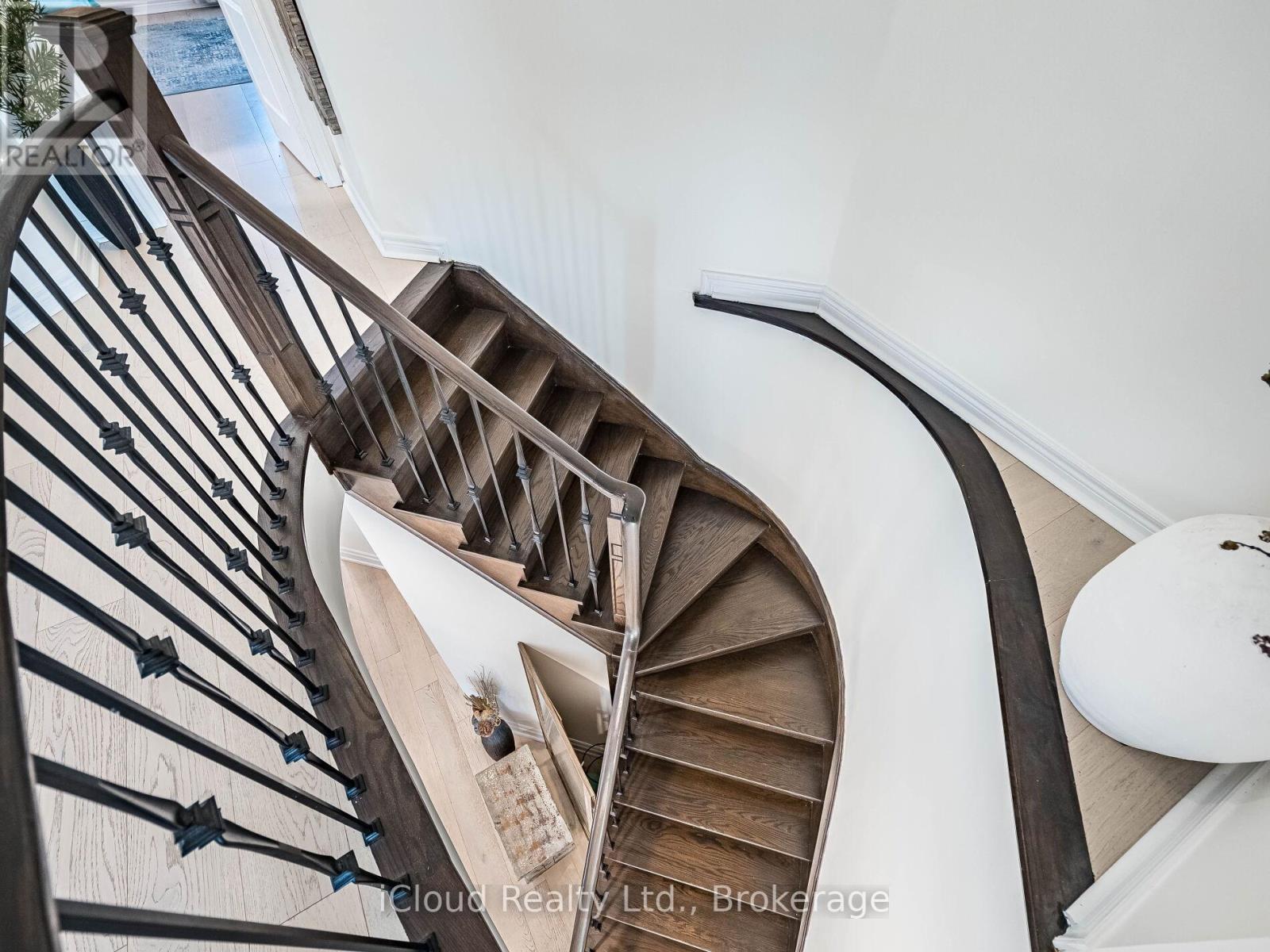 3390 Fountain Park Avenue, Mississauga, Ontario  L5M 7E3 - Photo 20 - W12818480