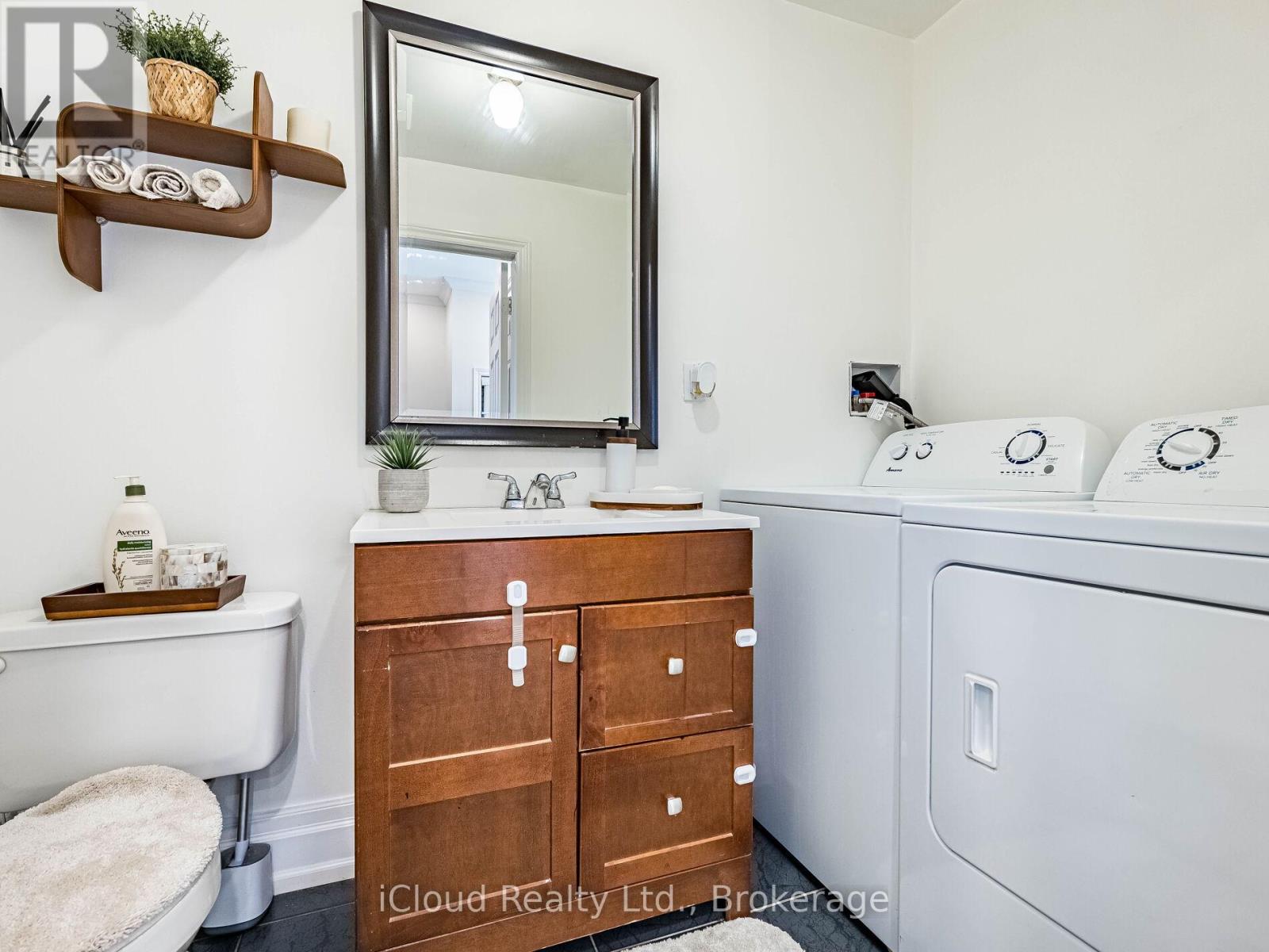 3390 Fountain Park Avenue, Mississauga, Ontario  L5M 7E3 - Photo 22 - W12818480