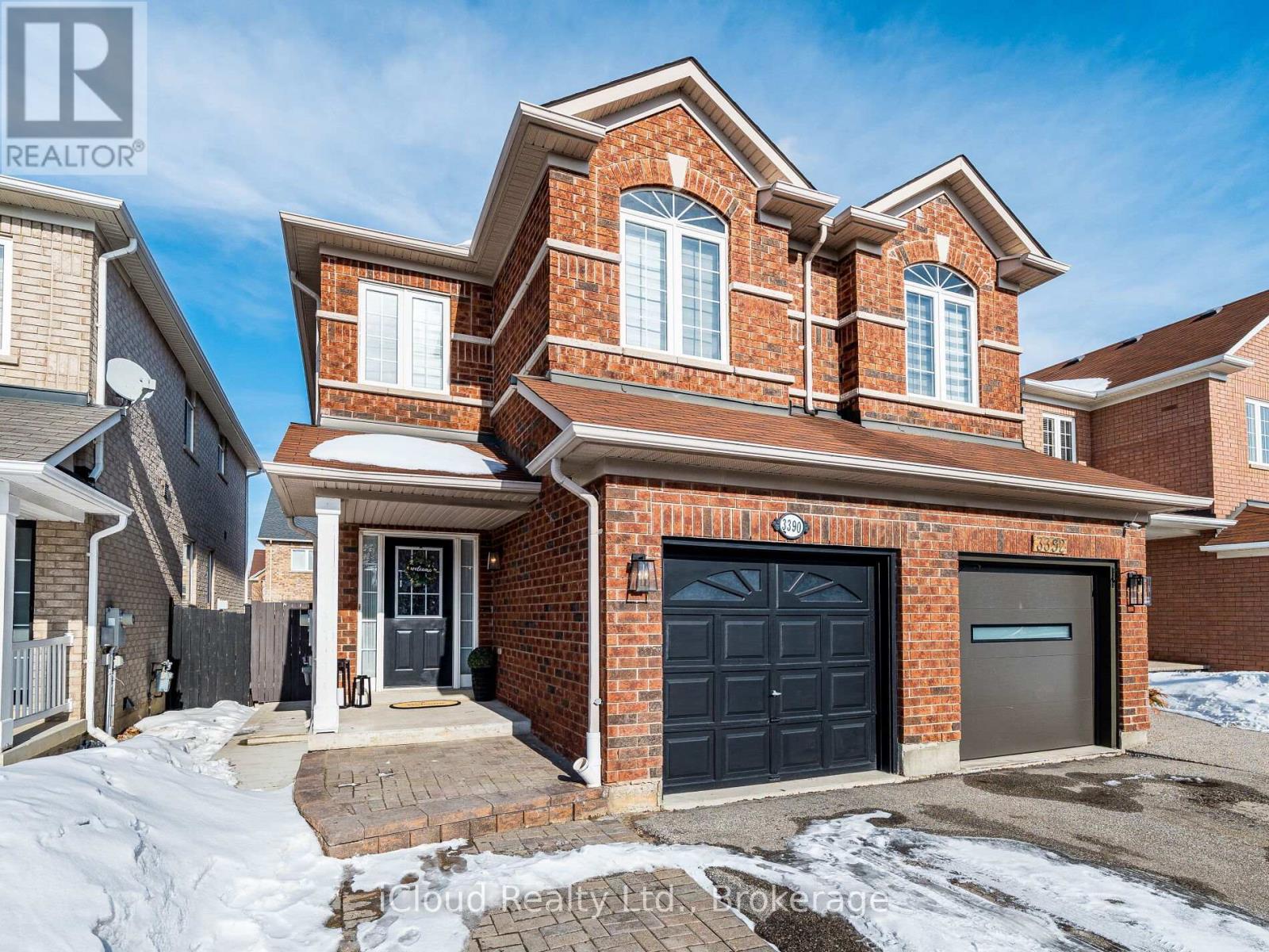 3390 Fountain Park Avenue, Mississauga, Ontario  L5M 7E3 - Photo 3 - W12818480