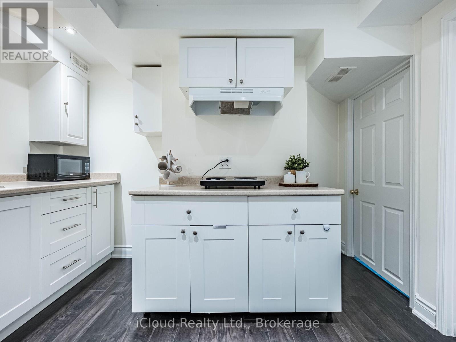 3390 Fountain Park Avenue, Mississauga, Ontario  L5M 7E3 - Photo 35 - W12818480