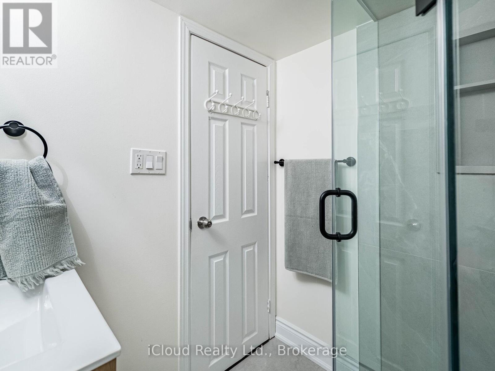3390 Fountain Park Avenue, Mississauga, Ontario  L5M 7E3 - Photo 45 - W12818480
