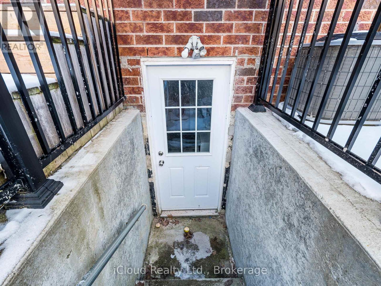 3390 Fountain Park Avenue, Mississauga, Ontario  L5M 7E3 - Photo 50 - W12818480