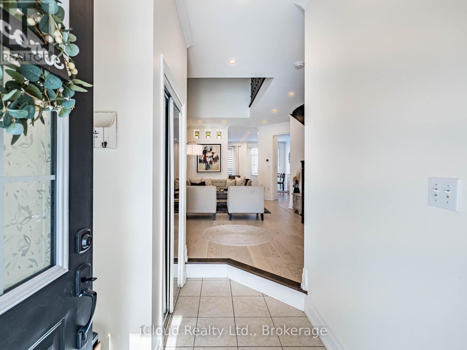 3390 Fountain Park Avenue, Mississauga, Ontario  L5M 7E3 - Photo 6 - W12818480