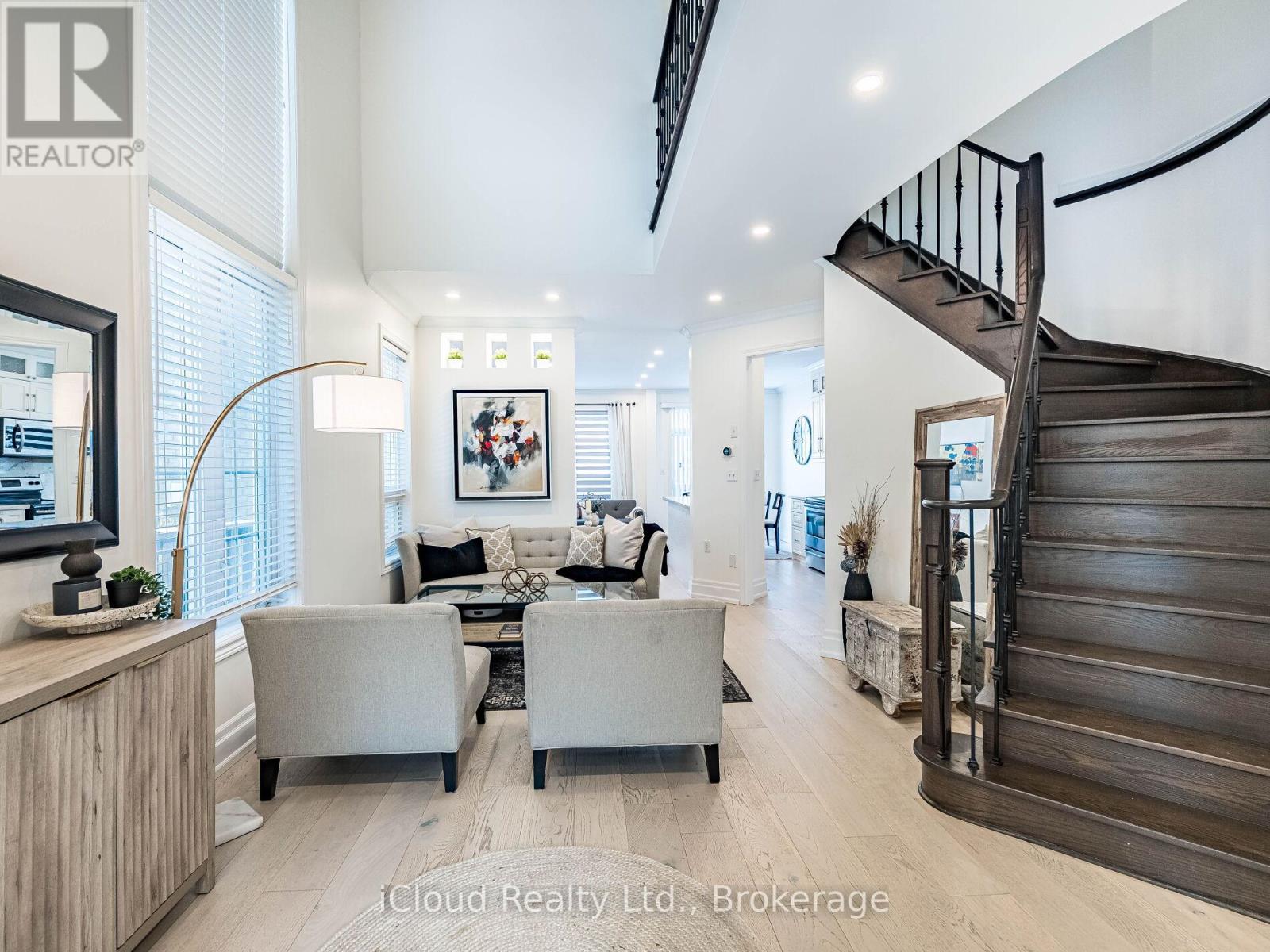 3390 Fountain Park Avenue, Mississauga, Ontario  L5M 7E3 - Photo 8 - W12818480