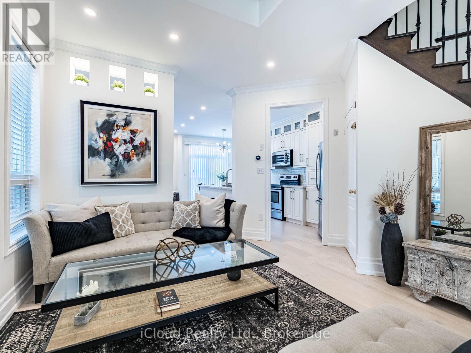 3390 Fountain Park Avenue, Mississauga, Ontario  L5M 7E3 - Photo 9 - W12818480