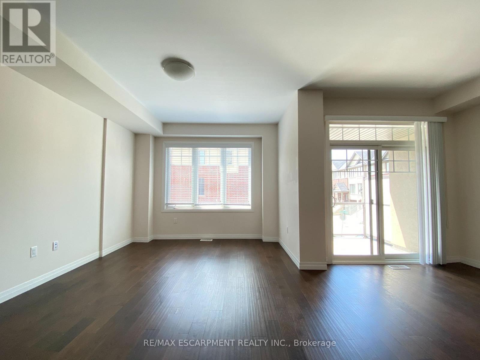 4 Workman Lane, Hamilton (Meadowlands), Ontario  L9G 0H2 - Photo 4 - X12818356