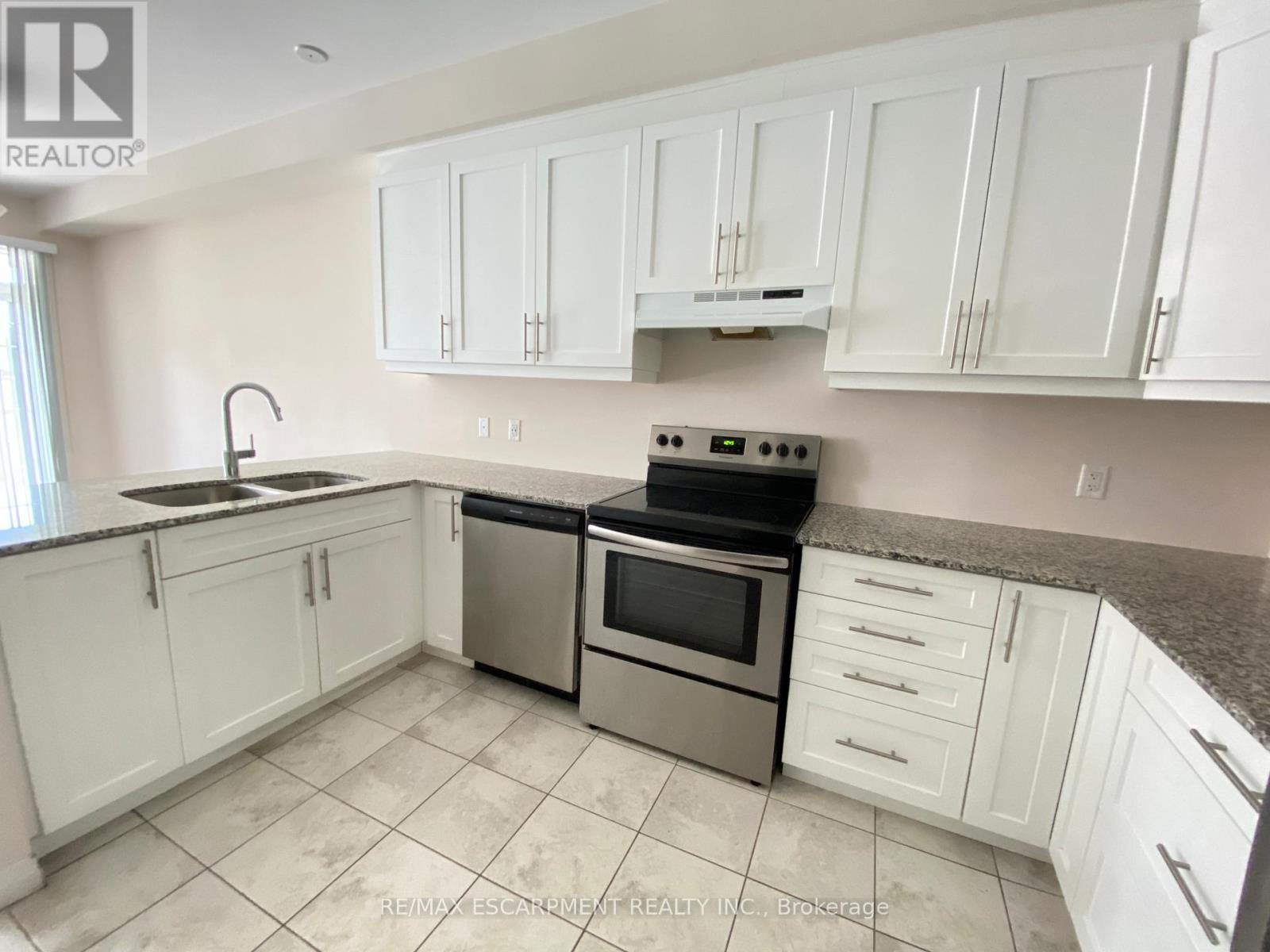 4 Workman Lane, Hamilton (Meadowlands), Ontario  L9G 0H2 - Photo 6 - X12818356