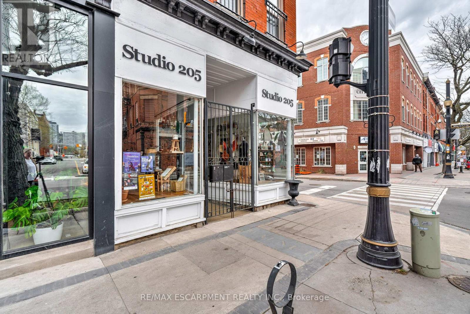 205 King Street E, Hamilton, Ontario  L8N 1B3 - Photo 3 - X12818484