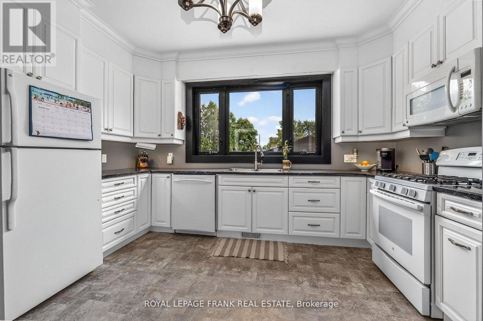 69 Peel Street, Kawartha Lakes, Ontario  K9V 3M5 - Photo 12 - X12818556