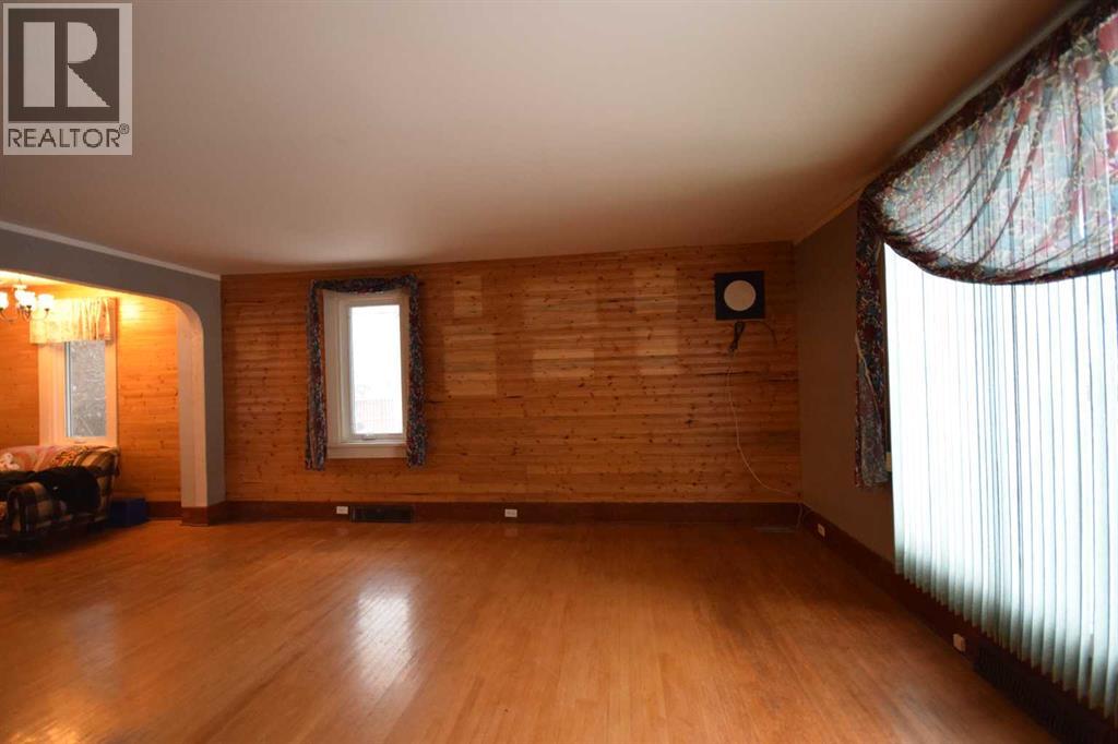 2121 21 Avenue, Didsbury, Alberta  T0M 0W0 - Photo 2 - A2274206