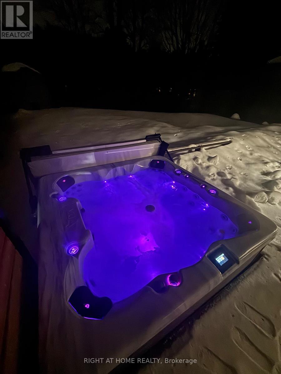 363 Crossland Gate, Newmarket, Ontario  L3X 1B5 - Photo 38 - N12777944