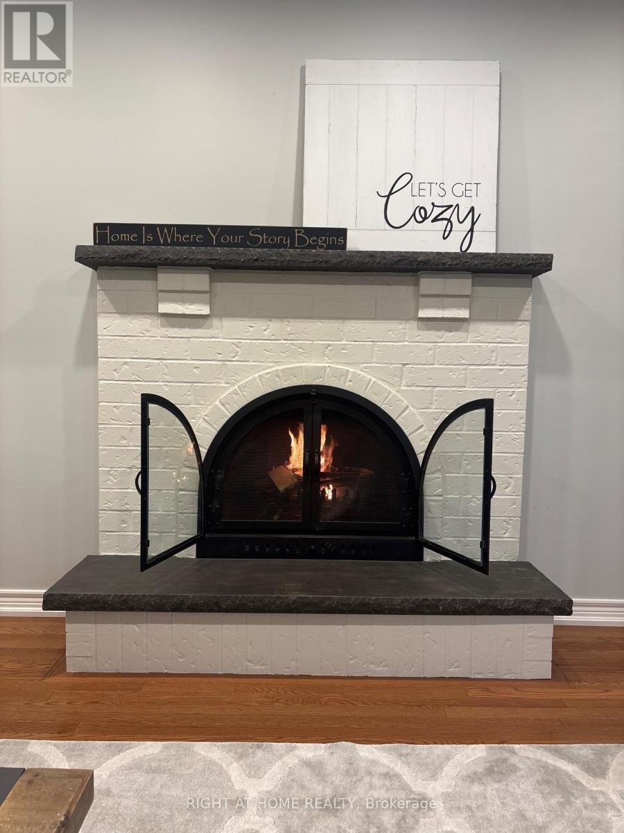 363 Crossland Gate, Newmarket, Ontario  L3X 1B5 - Photo 9 - N12777944