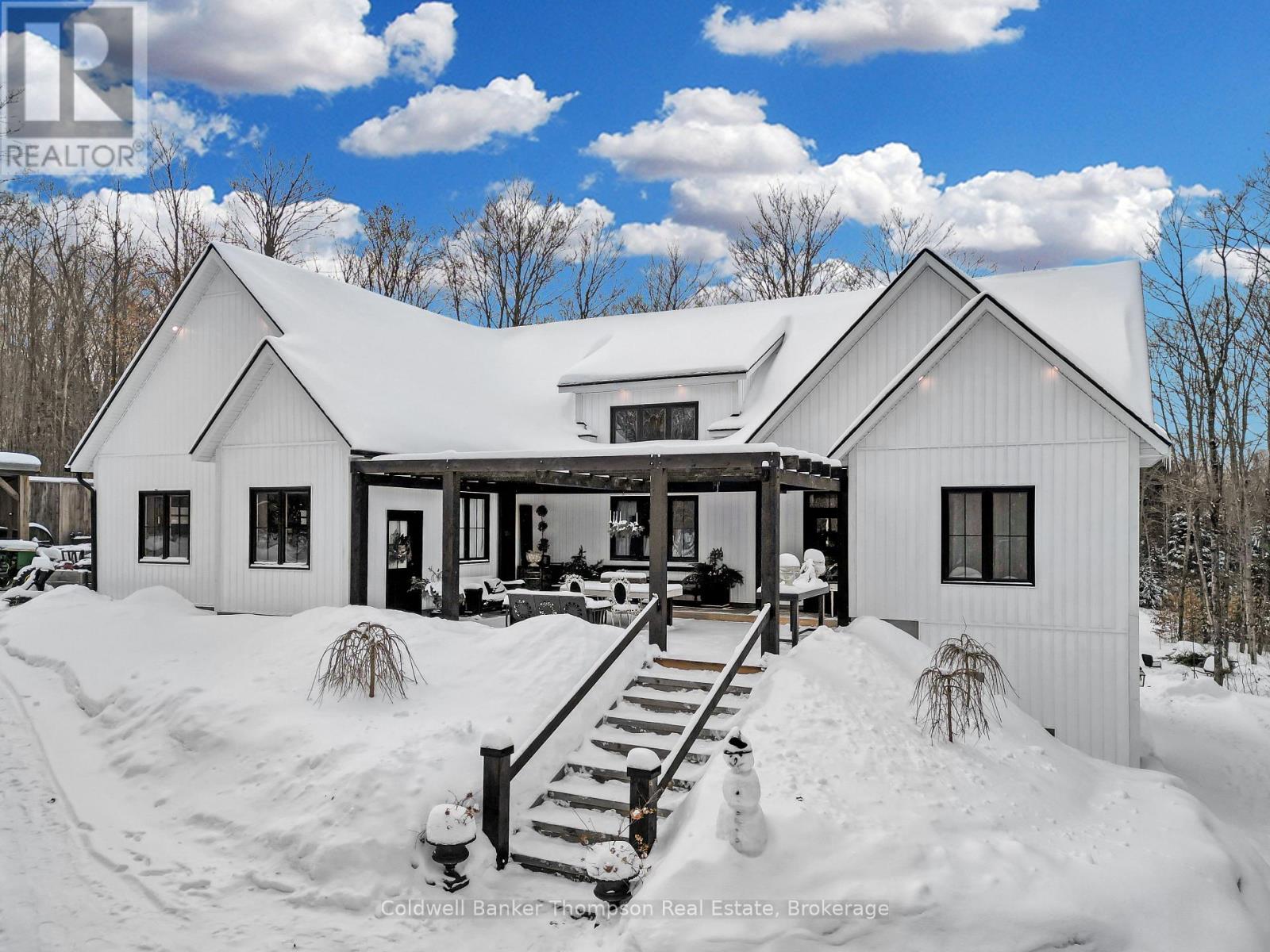 <div class="slider-price">$1,099,900</div><p>34 Millie's Way, Armour, Ontario</p>