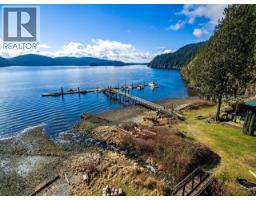 6 BRIGHTON BEACH, North Vancouver, British Columbia