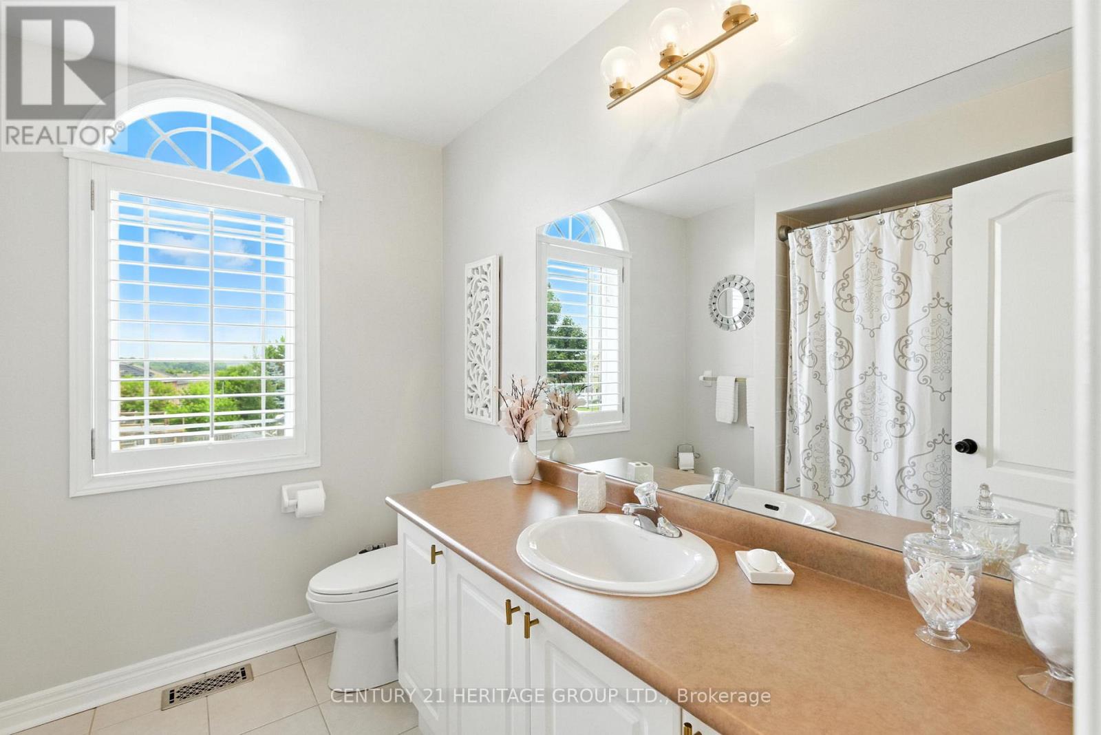 106 Laurendale Avenue, Georgina, Ontario  L4P 4E8 - Photo 18 - N12818302