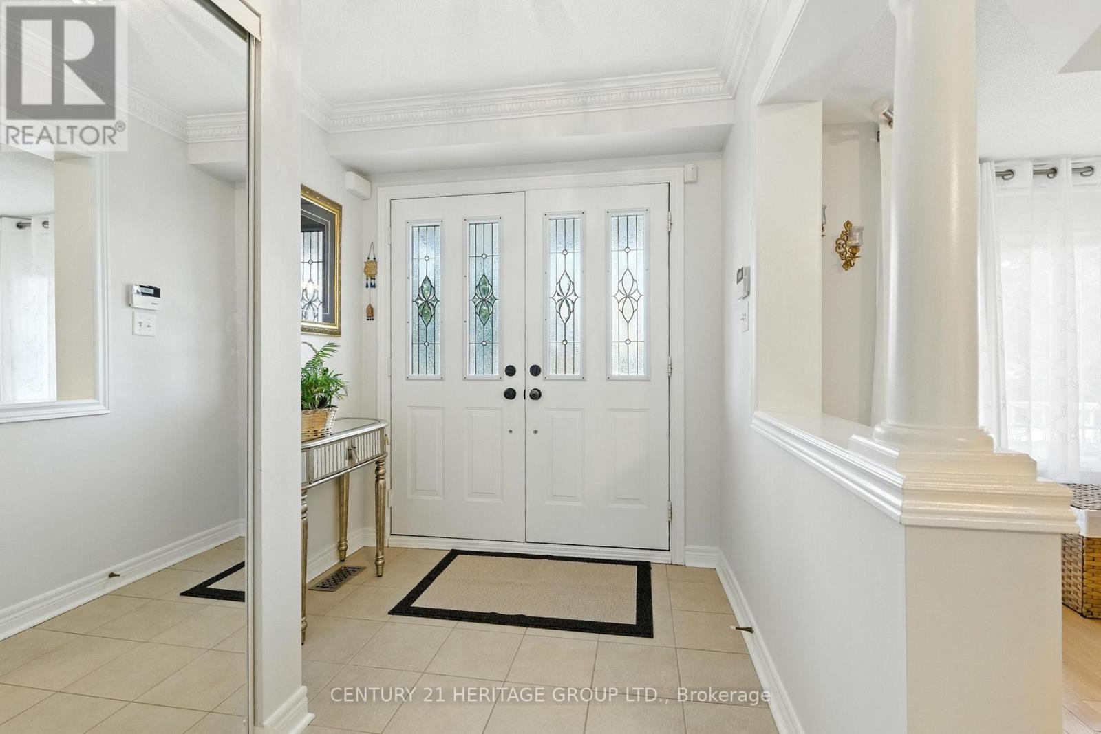 106 Laurendale Avenue, Georgina, Ontario  L4P 4E8 - Photo 4 - N12818302