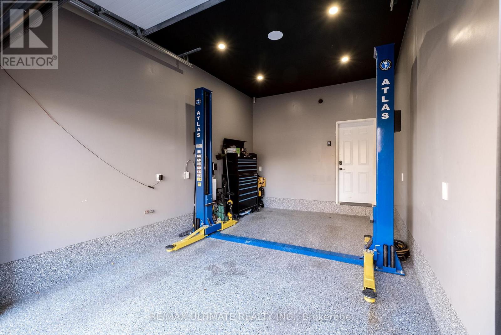 31 Flindon Road N, Toronto, Ontario  M9M 1J1 - Photo 40 - W12565674