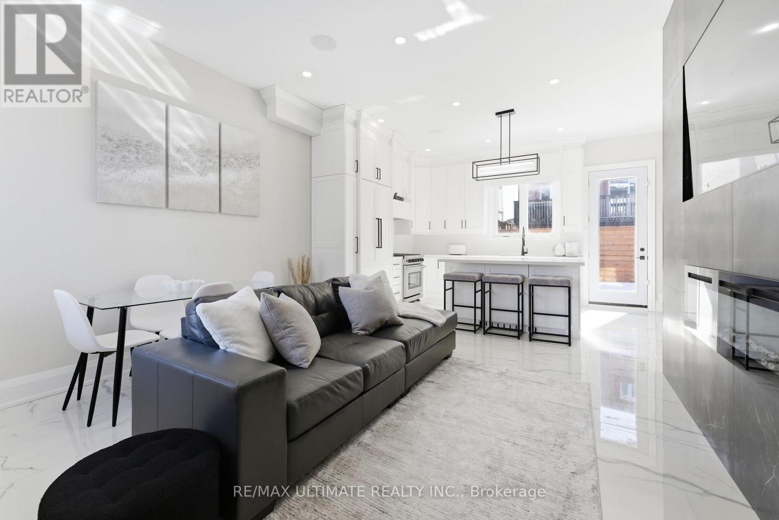 31 Flindon Road N, Toronto, Ontario  M9M 1J1 - Photo 6 - W12565674