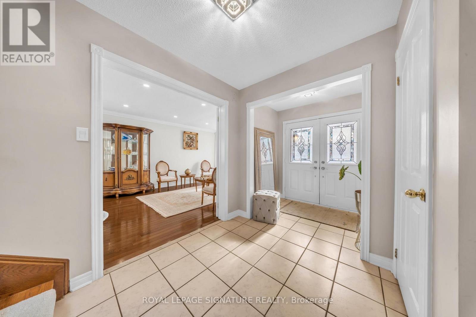 22 Stoddart Court, Bradford West Gwillimbury (Bradford), Ontario  L3Z 2X8 - Photo 4 - N12818552