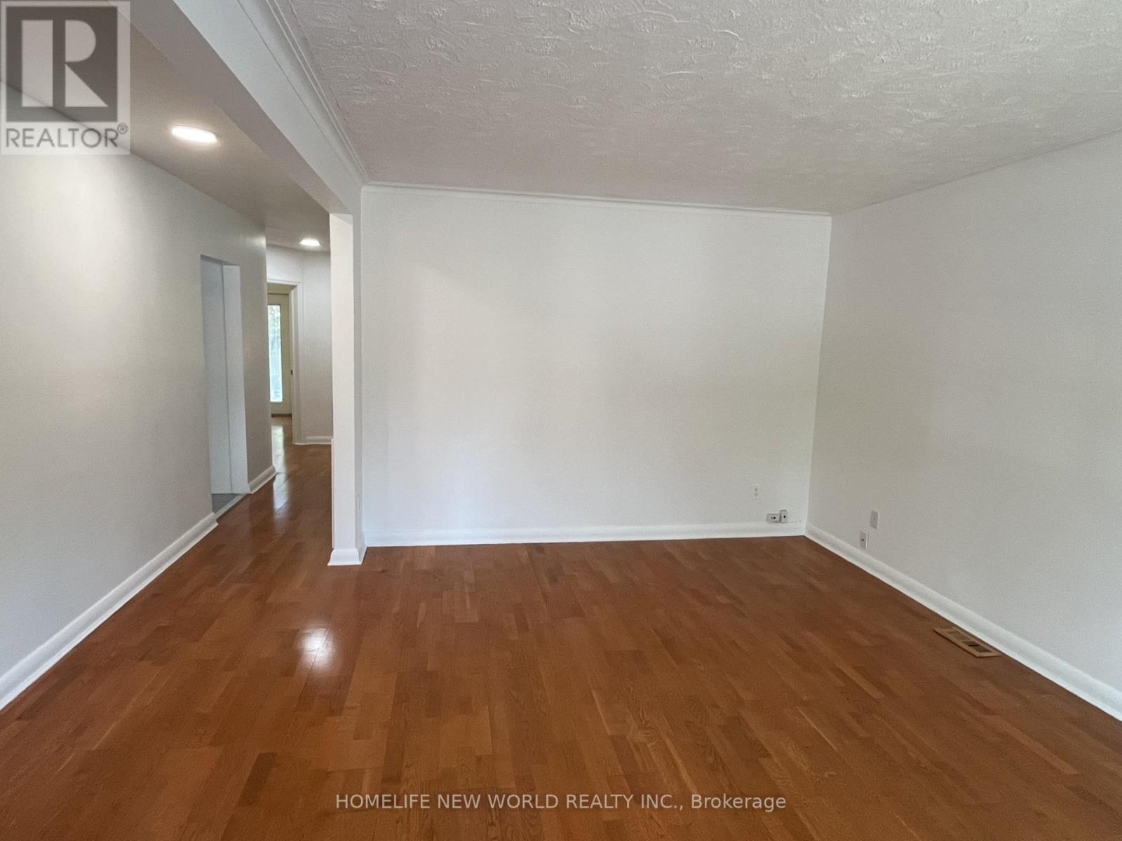 Main - 345 Centre Street E, Richmond Hill, Ontario  L4C 1B3 - Photo 6 - N12818566