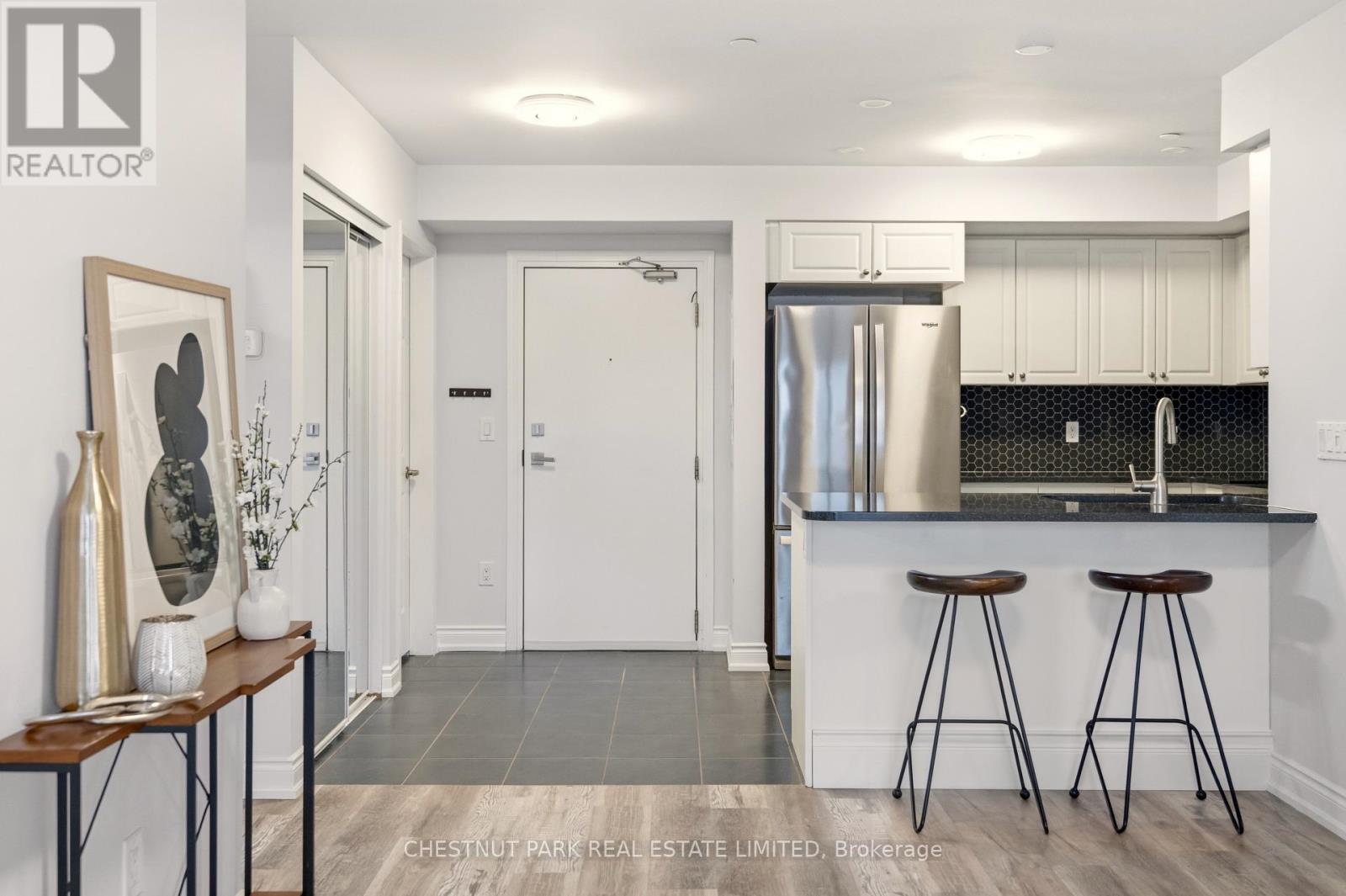 108 - 1045 Nadalin Heights, Milton, Ontario  L9T 8R5 - Photo 4 - W12818520