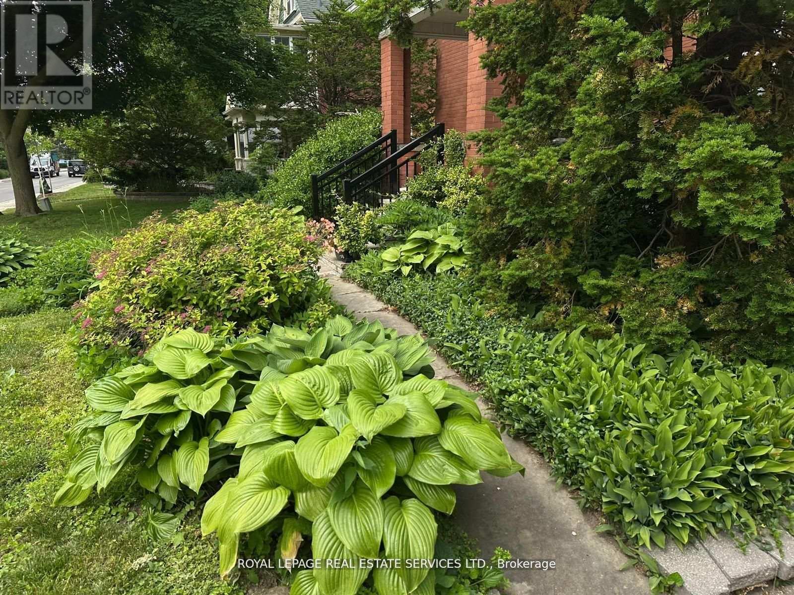 32 Wellington Street E, Brampton, Ontario  L6W 1Y4 - Photo 4 - W12818526