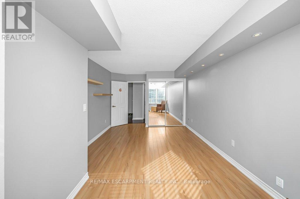 512 - 335 Webb Drive, Mississauga, Ontario  L5B 4A1 - Photo 16 - W12818594