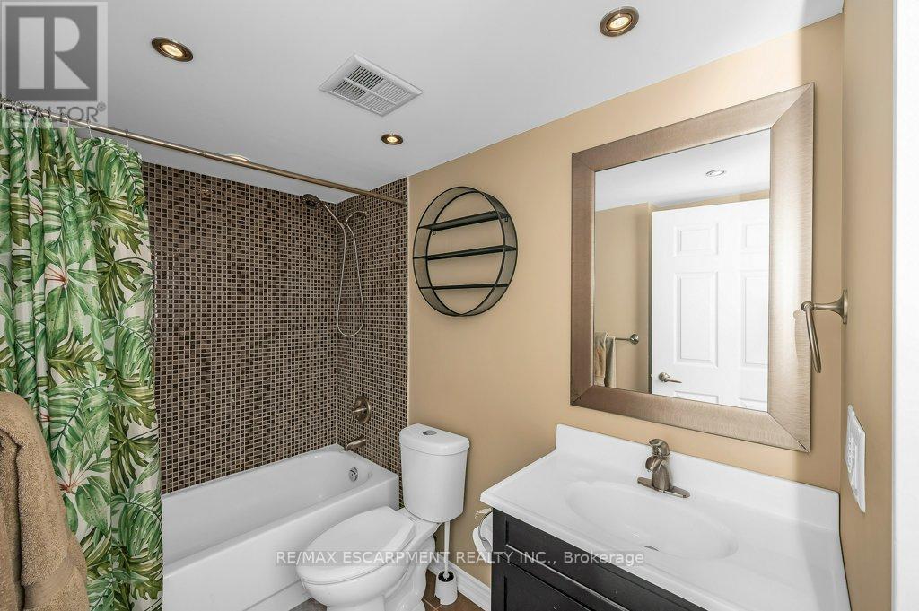 512 - 335 Webb Drive, Mississauga, Ontario  L5B 4A1 - Photo 17 - W12818594