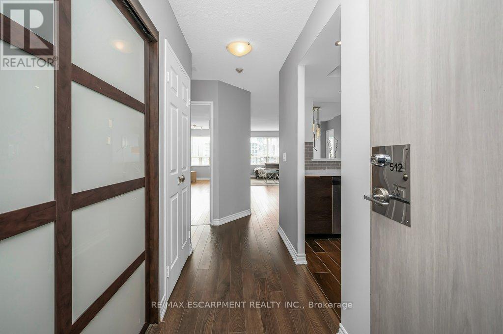 512 - 335 Webb Drive, Mississauga, Ontario  L5B 4A1 - Photo 2 - W12818594