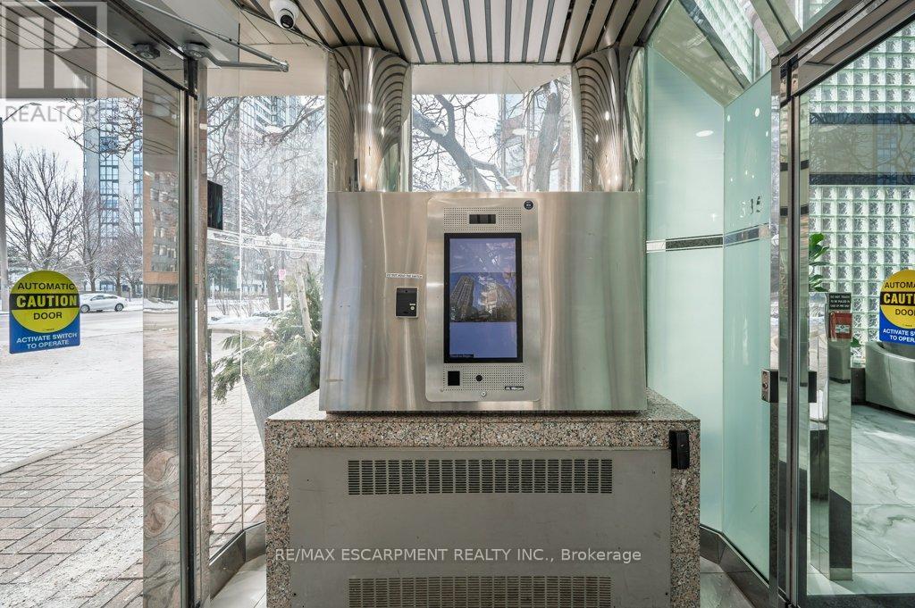 512 - 335 Webb Drive, Mississauga, Ontario  L5B 4A1 - Photo 21 - W12818594