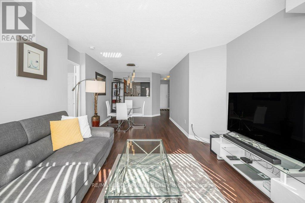 512 - 335 Webb Drive, Mississauga, Ontario  L5B 4A1 - Photo 5 - W12818594