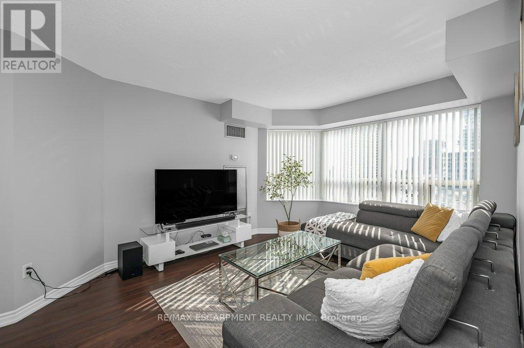 512 - 335 Webb Drive, Mississauga, Ontario  L5B 4A1 - Photo 6 - W12818594