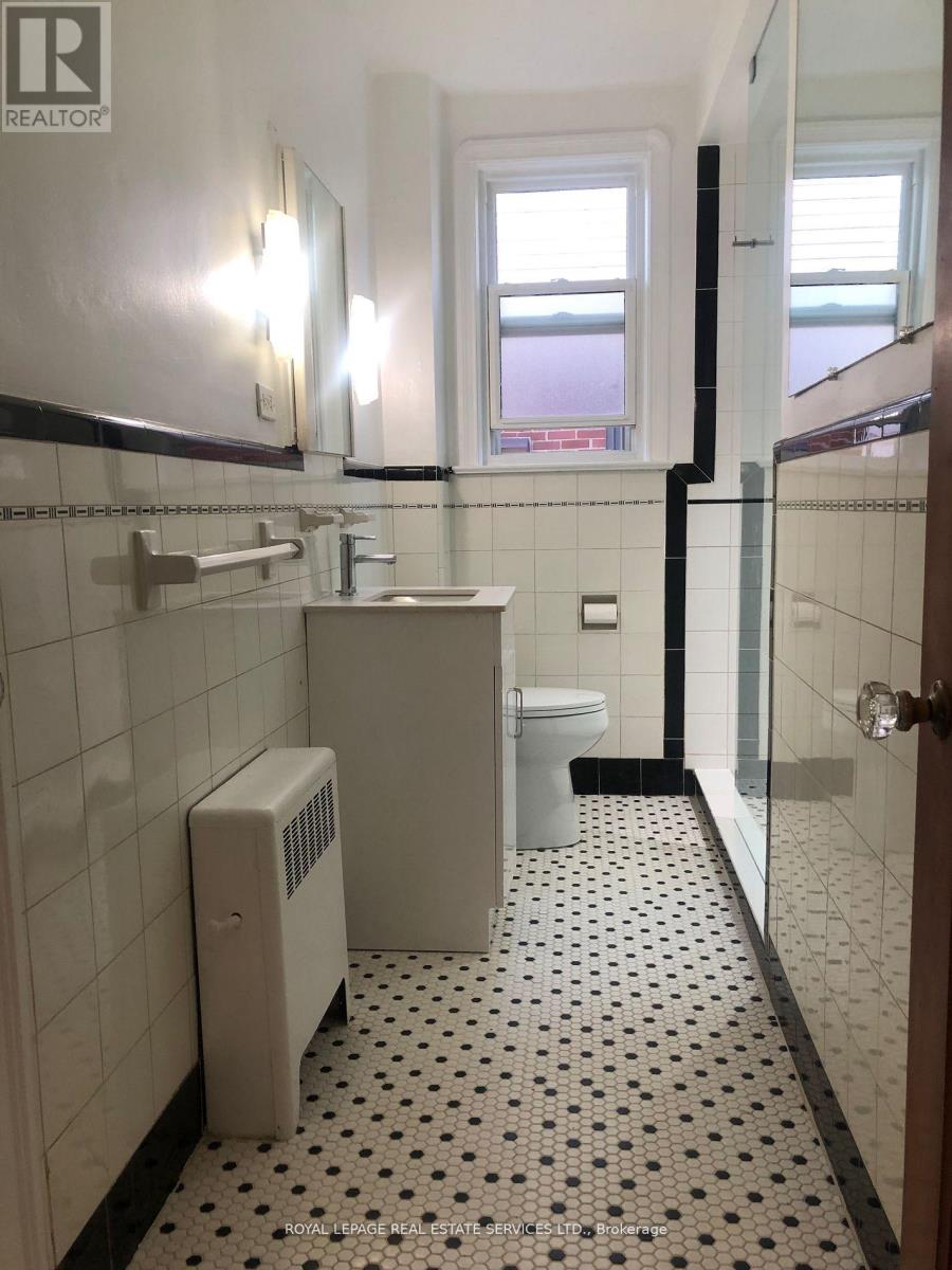 Main Fl - 1 Ash Crescent, Toronto (Long Branch), Ontario  M8W 1E2 - Photo 11 - W12818598