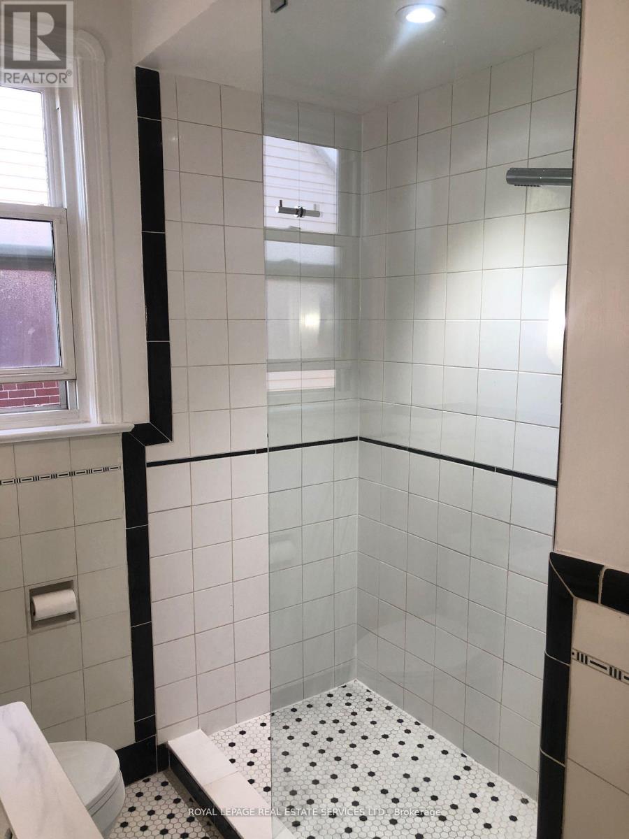 Main Fl - 1 Ash Crescent, Toronto (Long Branch), Ontario  M8W 1E2 - Photo 12 - W12818598