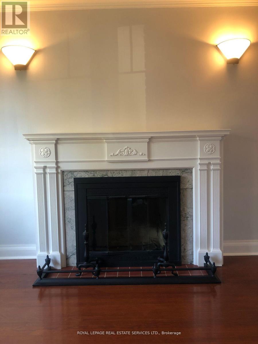 Main Fl - 1 Ash Crescent, Toronto (Long Branch), Ontario  M8W 1E2 - Photo 15 - W12818598