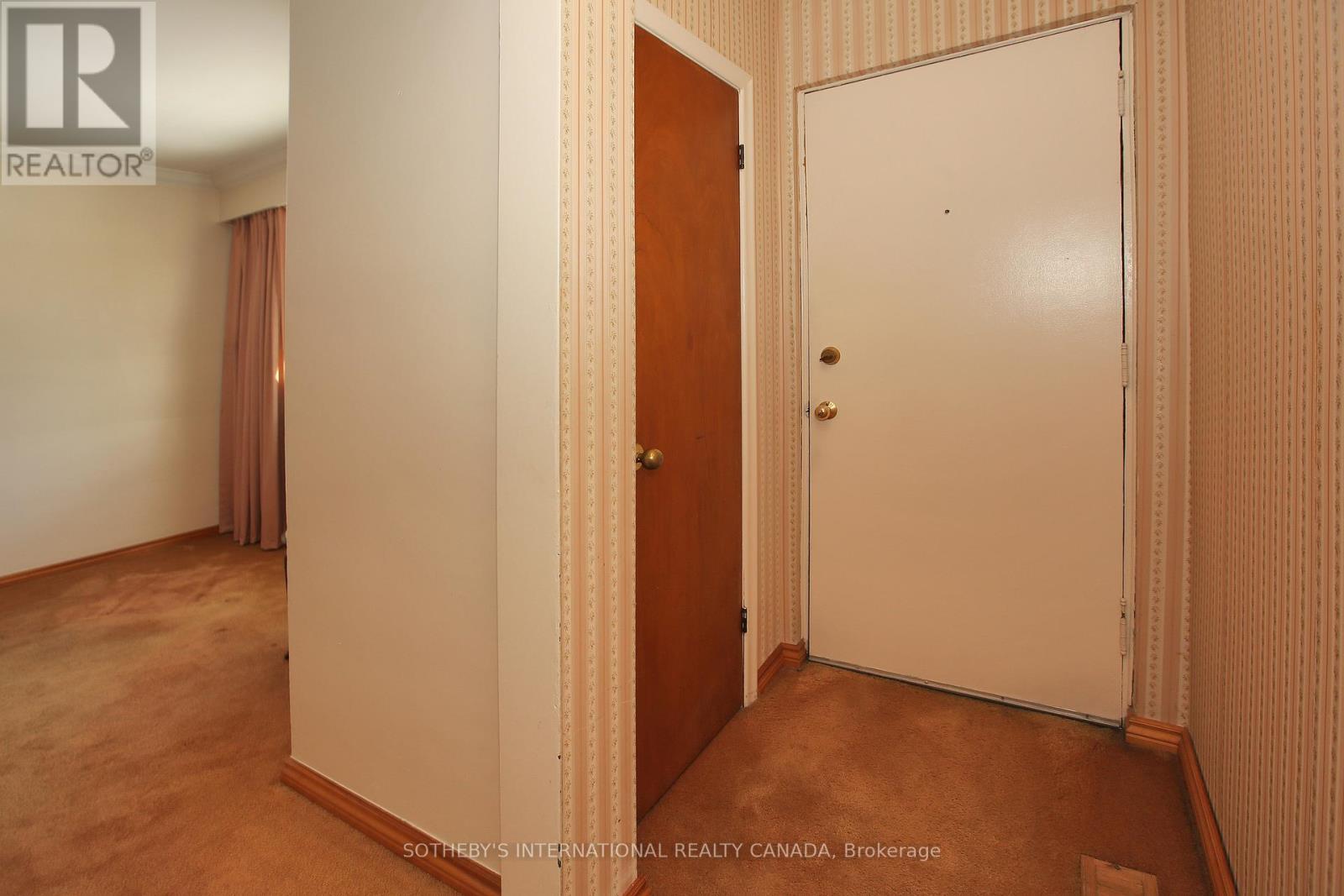 42 Van Stassen Boulevard, Toronto, Ontario  M6S 2N5 - Photo 18 - W12818634