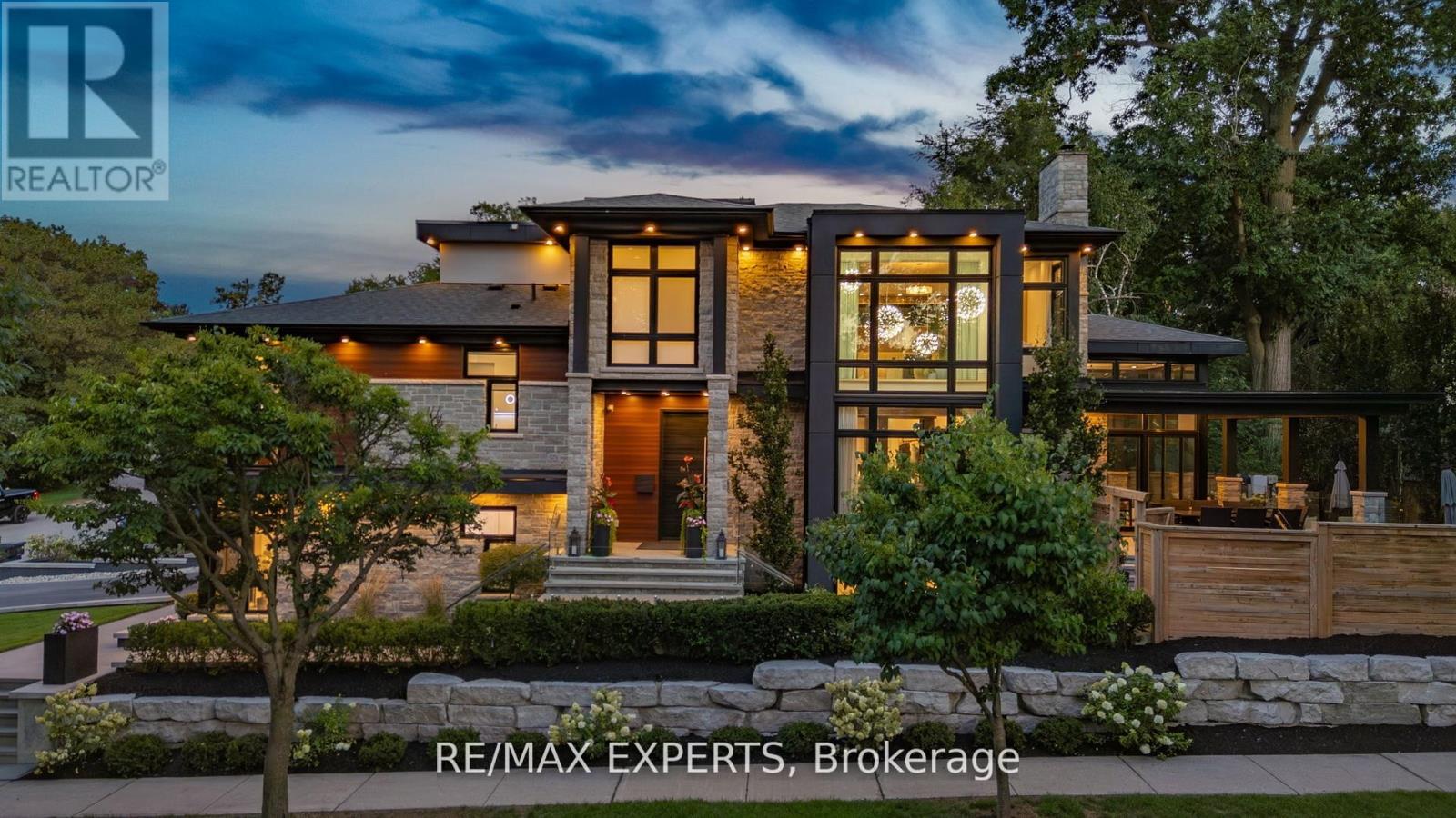 7 WOODVALLEY DRIVE, Toronto, Ontario