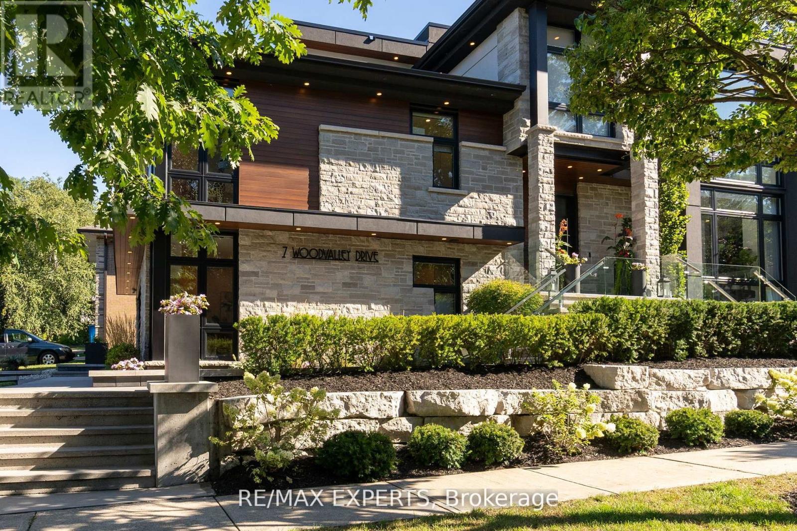 7 Woodvalley Drive, Toronto, Ontario  M9A 4H2 - Photo 2 - W12818656