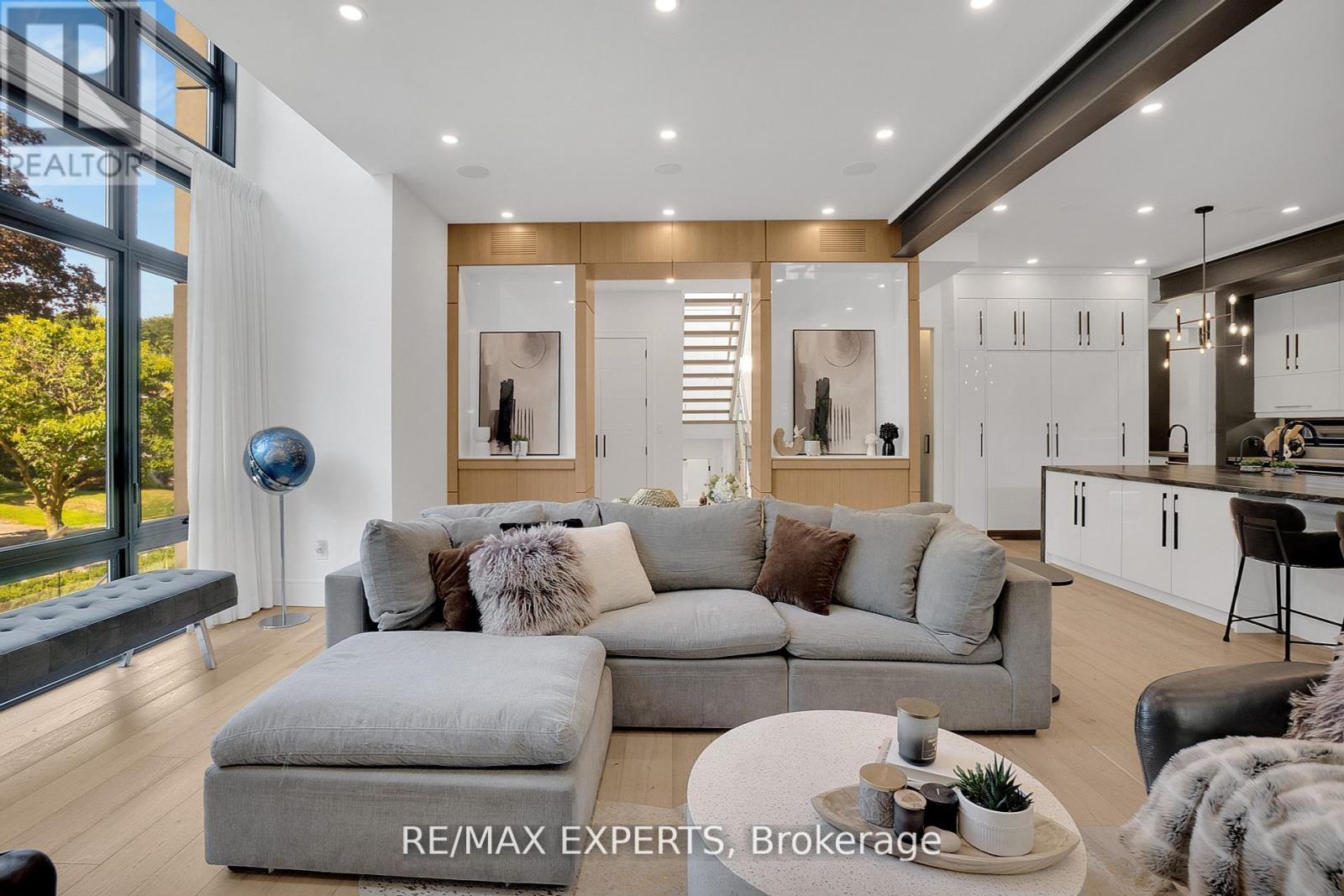 7 Woodvalley Drive, Toronto, Ontario  M9A 4H2 - Photo 6 - W12818656