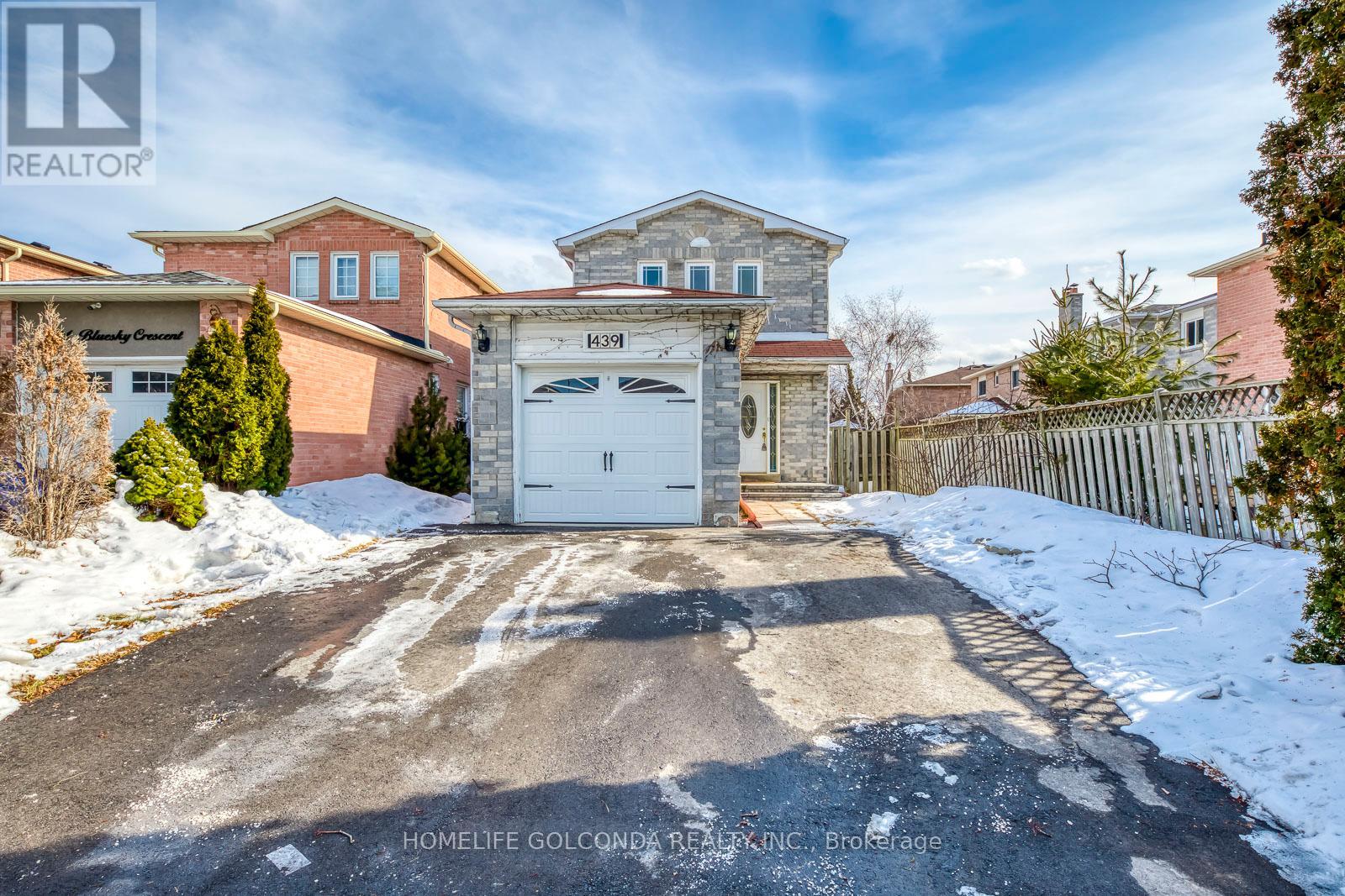 439 Bluesky Crescent, Mississauga, Ontario  L5R 2R9 - Photo 3 - W12818658