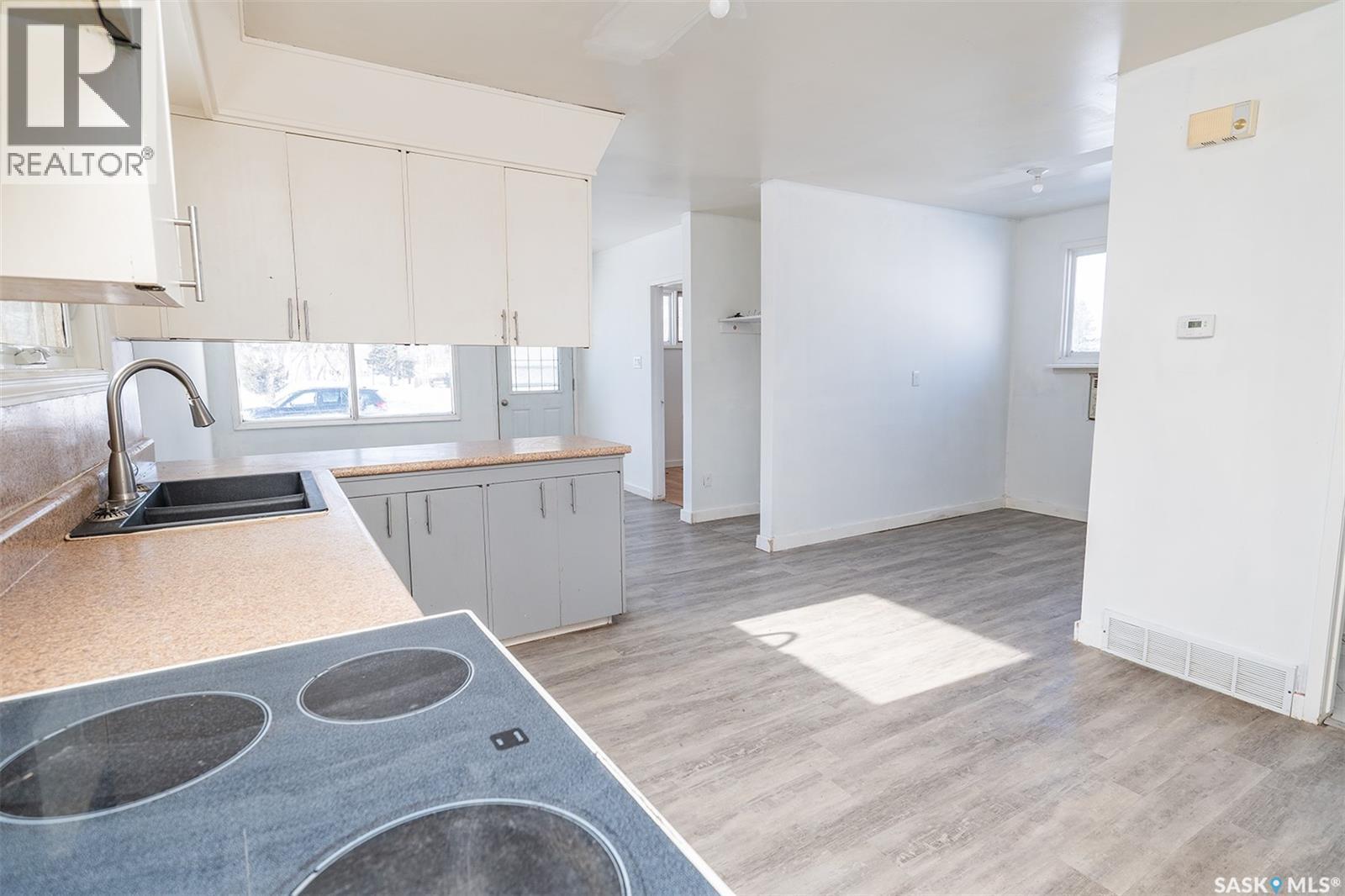 201 2nd Street W, Wynyard, Saskatchewan  S0A 4T0 - Photo 11 - SK029128